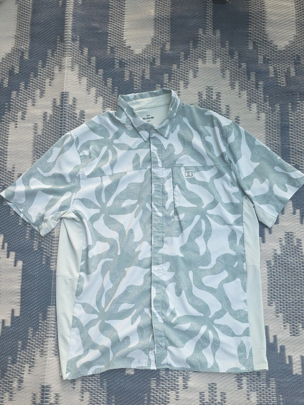 Under Armour Men’s Pale Green & White Short Sleeve Button-Down Shirt
